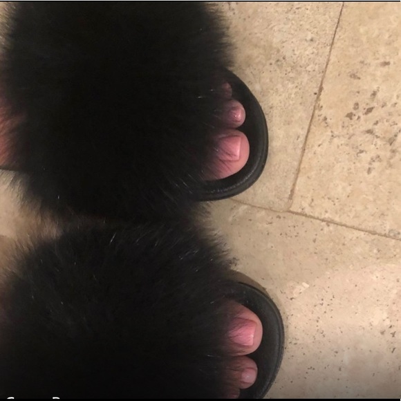 🖤Fur Slides - Picture 2 of 4